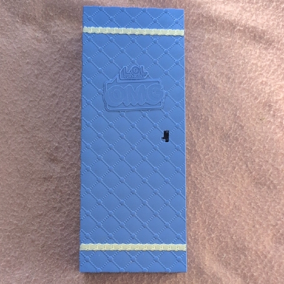 Blue Doll Storage Case - Picture 2 of 2